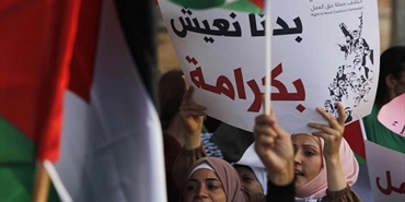 لاجئو "عين الحلوة" يطالبون "الأونروا" بإعادة الاعاشات وتقديم المساعدات العاجلة
