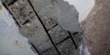 نجاة عائلة فلسطينية في مخيم عين الحلوة جراء انهيار جزء من سقف منزلها