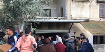 حماس تستكمل حملتها الإغاثية في مخيم برج الشمالي في صور 