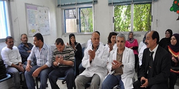 وفد من حركة فتح في مخيم البرج الشمالي يزور الأطباء والممرضين في يوم التمريض العالمي