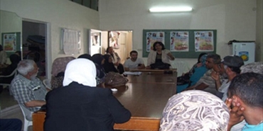 جبريل تُنهي لقاءها بالدفعة الثانية من المقترضين الفلسطينين بإستلامهم الإستحقاقات المالية