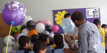 مدرسة الشجرة تختتم العام الدراسي بحفل للطلاب في مخيم البص