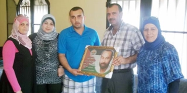 تجمع اسر الشهداء يزور عائلة الشهيد شحرور