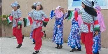 شباب مخيم الرشيدية يطلق حملة خلينا لبعض