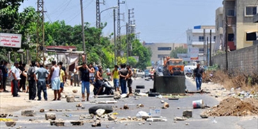 قطع طريق عام صور - جل البحر اعتراضاً على ازالة مخالفة بناء