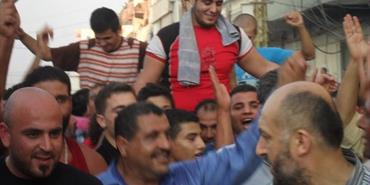 اطلاق سراح موقوفي نهر البارد وحشود كبيرة في استقبالهم 