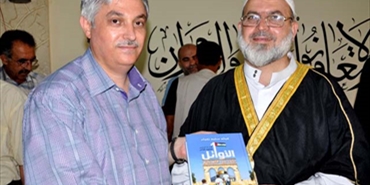زعيتر يوقع كتابه الأوائل على درب فلسطين في مخيم عين الحلوة