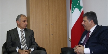 الشريف يبلغ السفير دبّور قرار مجلس الوزراء اللبناني إعفاء الهلال الأحمر الفلسطيني من الرسوم البلدية