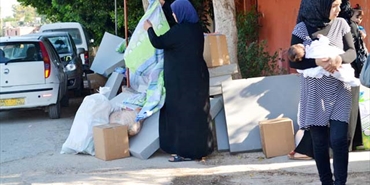 الاونروا توزع مساعدات على النازحين الفلسطينيين في صور
