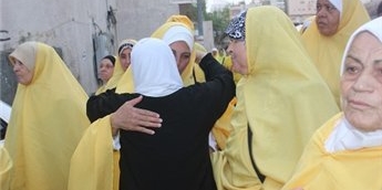 لقاء في مكة يجمع حجاج الضفة الغربية بحجاج المخيمات الفلسطينية