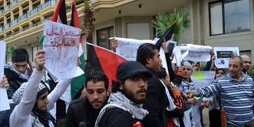 يا عباس طفح الكيل : اعتصام أمام السفارة الفلسطينية في بيروت