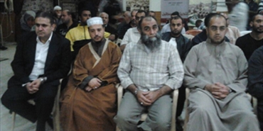 أهالي مخيم عين الحلوة يقدمون واجب العزاء بالشهيد الجعبري
