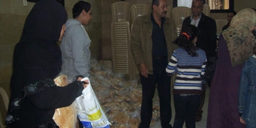 اللجنة الشعبية تثمّن تقدمة لجنة متابعة النازحين لأخوانهم النازحين لعين الحلوة بالمولـد النبوي الشريف