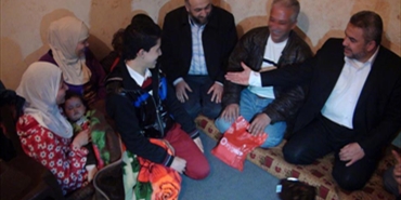 وزير الأوقاف الفلسطيني الدكتور رضوان يقوم بجولة تفقدية للنازحين عن سوريا في مخيم البداوي للاجئين في مدينة طرابلس