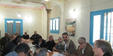 النازحون الفلسطينيون من سوريا يسلمون نائب المدير العام للأونروا مذكرة بمطالبهم