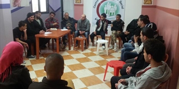 من لاجئ إلى لاجئ