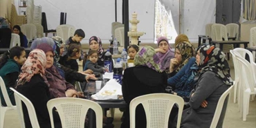 المرأه الفلسطينيه تحتفل بيوم المرأة بمخيم نهر البارد