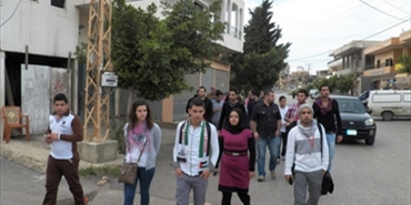 الشباب اللبناني الفلسطيني في ورشة عمل تمشاية يزور بلدة صديقين