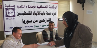 الوقفية الإنسانية تقدم منح مالية عاجلة لعدد من ايتام الفلسطينيين النازحين