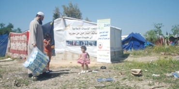 اتحاد المؤسسات الاسلامية يوزع لتجمعات النازحيين في عين الحلوة