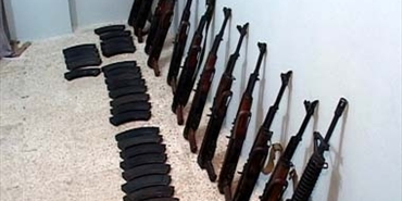 ضبط أسلحة مسروقة من مستودع فتح ظهرت في سوق السلاح في عين الحلوة