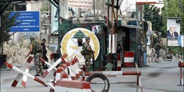 الجيش يطالب بتسليم فلسطينيين من عين الحلوة