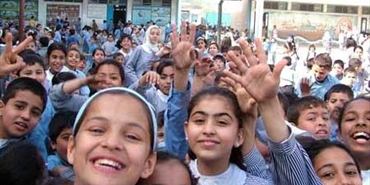 "الأونروا" تعيد تدريس "الهولوكوست" في مدارس اللاجئين  