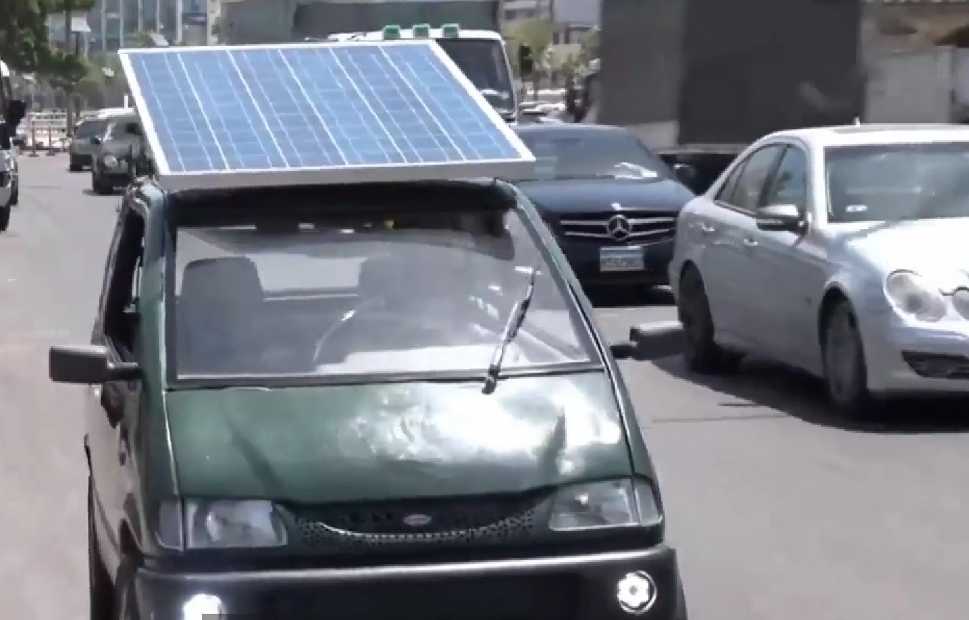 أحمد الصفدي.. لاجئ فلسطيني يحول سيارته من البنزين الى الكهرباء