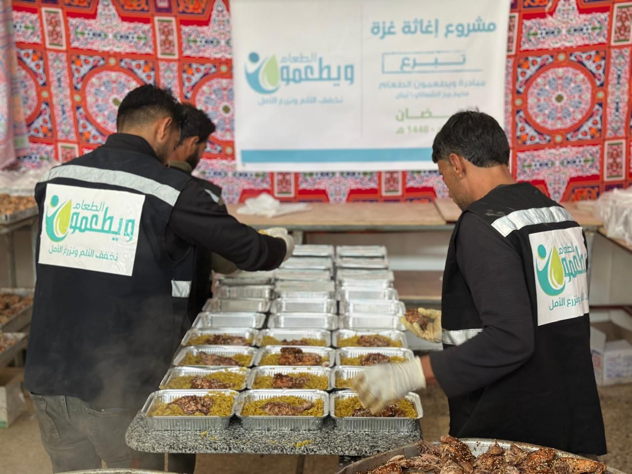 «ويطعمون الطعام»: تكية رمضانية من مخيم البرج الشمالي لأهالي غزة