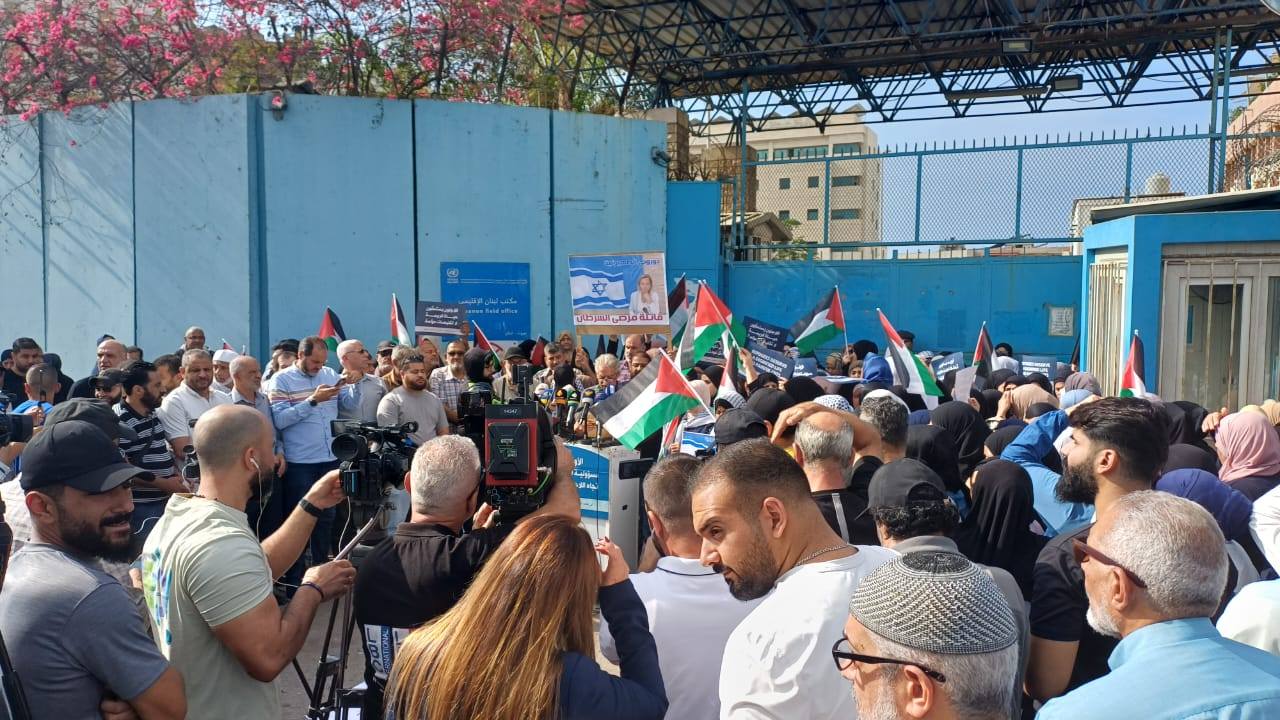 اعتصام فلسطيني أمام مكتب الأونروا في بيروت رفضًا للتقليصات