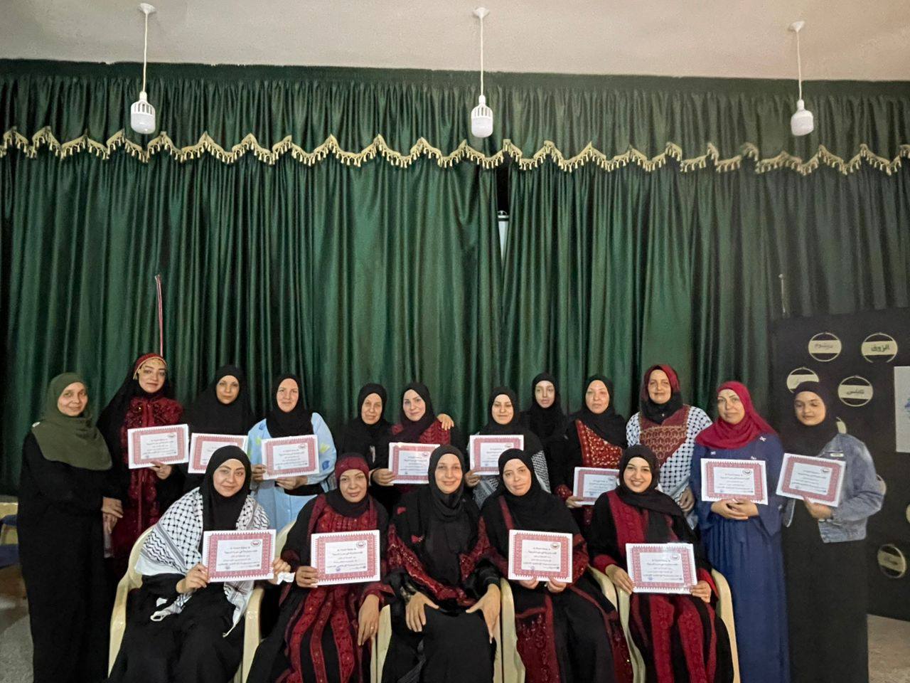 اختتام دورة فن التطريز الفلسطيني في مخيم برج الشمالي... 18 سيدة تُحيي التراث وتُعزز تمكين المرأة