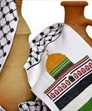 منتوجات لدى مؤسسة فلسطين للتراث «جذور»