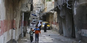 تجار العقارات في دمشق يستغلون الضغوطات على مهجري مخيم اليرموك لشراء بيوتهم بأسعار زهيدة
