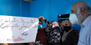 «الأونروا» في لبنان تقرر طرد 78 معلما وعشرات المعلمين يعتصمون داخل مقرها