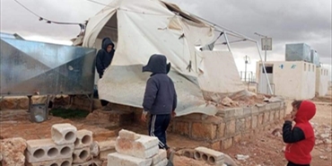 الشتاء ضيفٌ ثقيل على خيام اللاجئين الفلسطينيين بسوريا