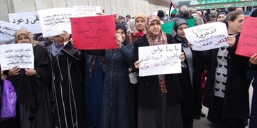 تجدد الحراك الغاضب لفلسطينيي سوريا أمام مقر «الأونروا»