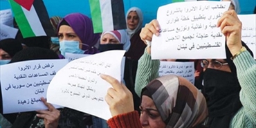 المعاناة الاقتصادية تدفع اللاجئين الفلسطينيين من سوريا إلى بيروت إلى الاعتصام أمام مقر «الأونروا»