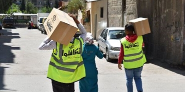 الهيئة الخيرية توزع مساعداتها في عدد من المخيمات الفلسطينية بسورية