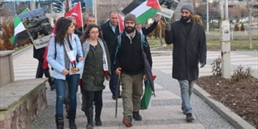تركي يمشي من إسطنبول إلى أنقرة دعما للقدس المحتلة
