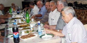 إفطار رمضاني في عين الحلوة تكريماً للمتقاعديين العسكريين الفلسطينين