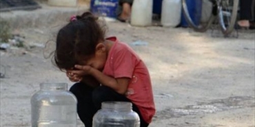القصف والحصار المشدد يهددان حياة أكثر من 250 عائلة فلسطينية في غوطة دمشق