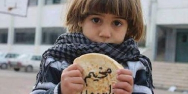 أهالي اليرموك يطالبون بفك الحصار عن مخيمهم وإدخال المواد الغذائية والطبية إليه