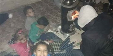 بعد عام من تهجيرهم قسرياً من مخيم خان الشيح، مئات الفلسطينيين في إدلب يناشدون الأونروا بتحمل مسؤولياتها تجاههم