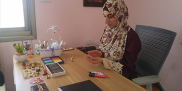 قطع فنية مصغّرة بأيدي فنانة فلسطينية