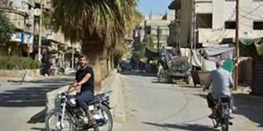 بعد يوم من فتحه.. "داعش" يغلق معبر اليرموك - يلدا ويمنع خروج الطلاب والأهالي من المخيّم