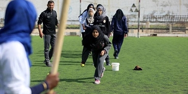 فتيات من غزة يجدن ضالتهن في "سوفتبول"