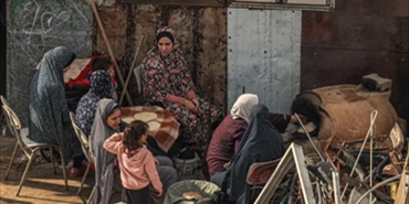 نساء غزة يعشن ظروفاً لا تطاق ويعانين فقدان الخصوصية