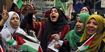 زينب جمعة لـ«لاجئ نت»: المرأة الفلسطينية.. مصدر للعطاء رغم الظروف الصعبة