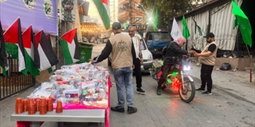 جماهيري حماس يحيي يوم العمال العالمي الاول من أيار وحواجز محبة وهدية للعمال باسم "طوفان الأقصى "