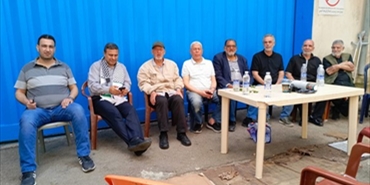 نشطاء يغلقون مقرات الاونروا طوال 50 يوما : حضور من الفجر ونقاش سياسي على فنجان قهوة